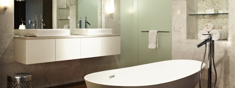 Bathroom-with-wood-flooring-and-modern-equipment